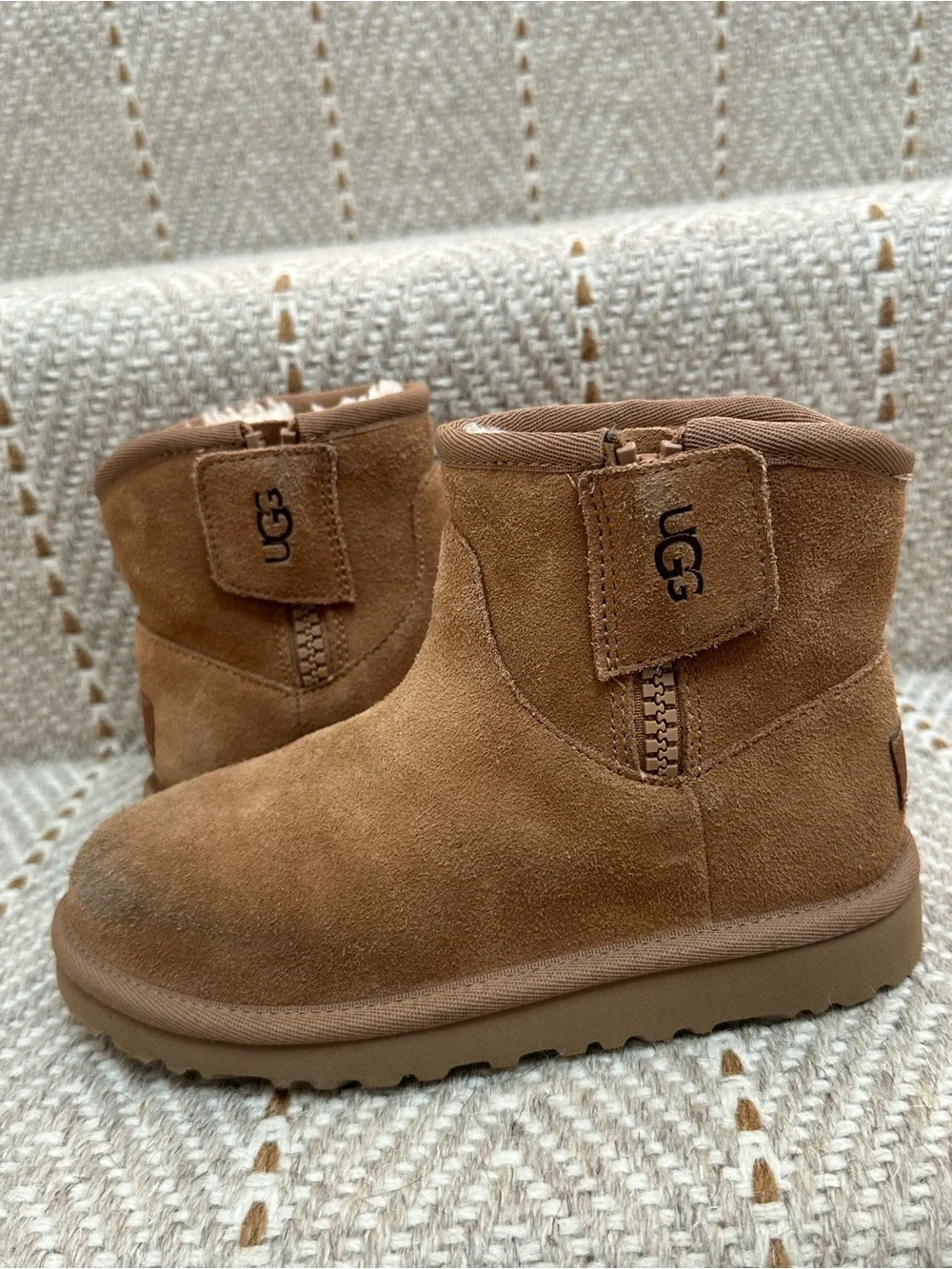 UGG classic mini